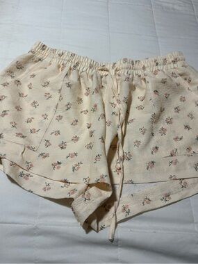 SHEIN Cream Floral Elastic Waist Shorts